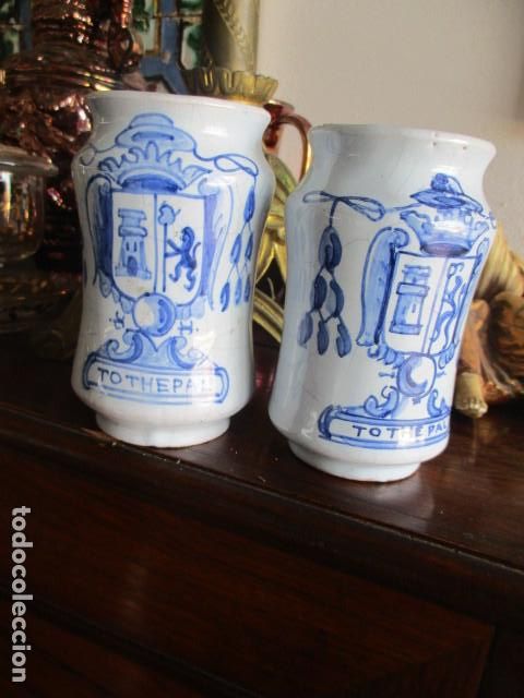 Antig&uuml;edades: Pareja de albarelos (Talavera) - Foto 1