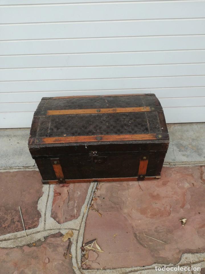 Antig&uuml;edades: PEQUE&Ntilde;O BAUL ANTIGUO - Foto 2