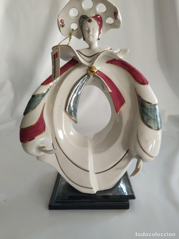 Antiguidades: Escultura Porcelana DeSandra Modelo 1