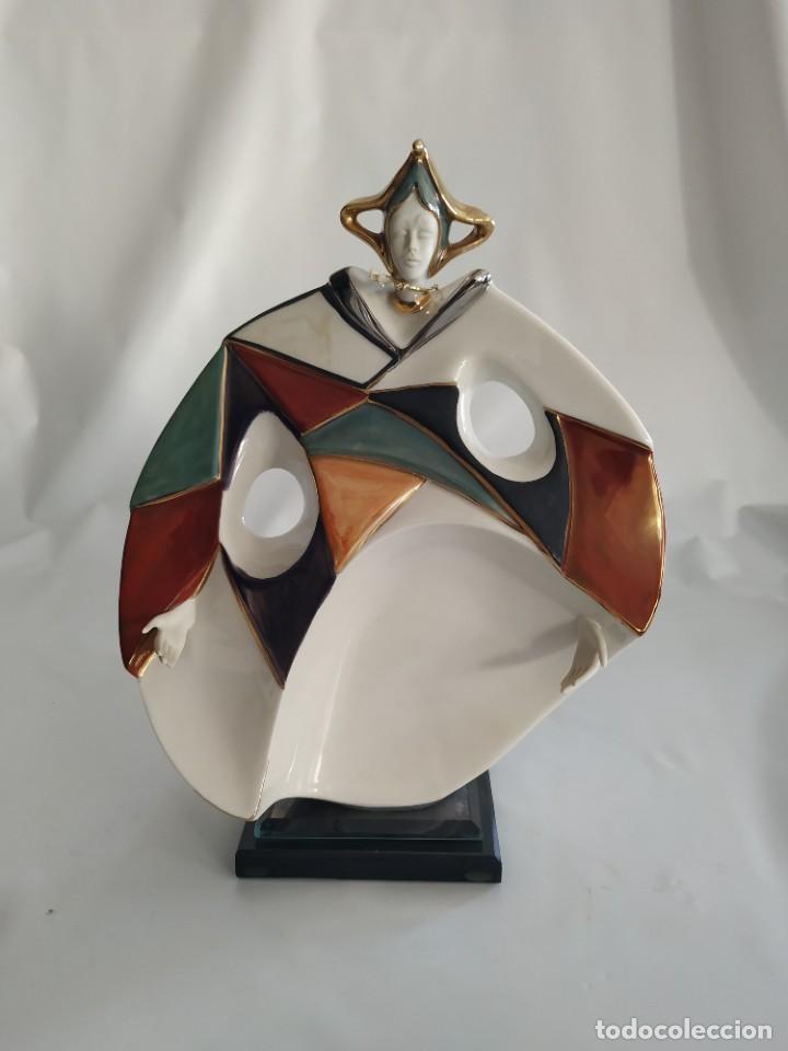 Antiguidades: Escultura Porcelana DeSandra Modelo 2