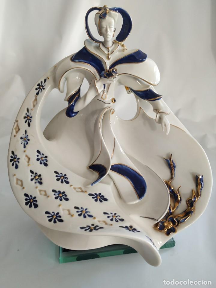 Antiguidades: Escultura Porcelana DeSandra Modelo 3