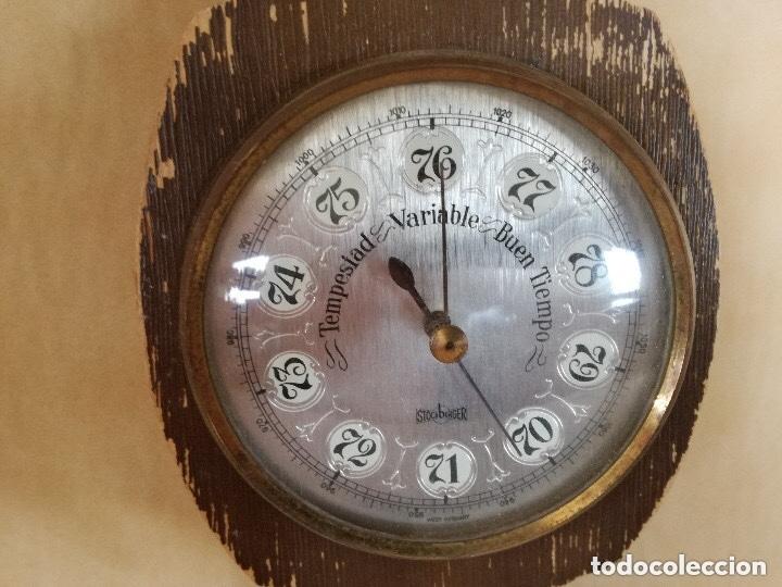 Antig&uuml;edades: Antiguo term&oacute;metro higrometro soporte madera defectos - Foto 4