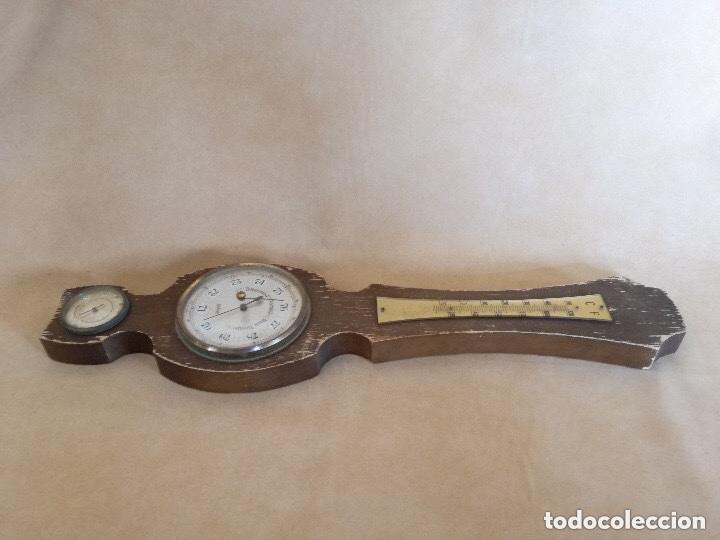 Antig&uuml;edades: Antiguo term&oacute;metro higrometro soporte madera defectos - Foto 7