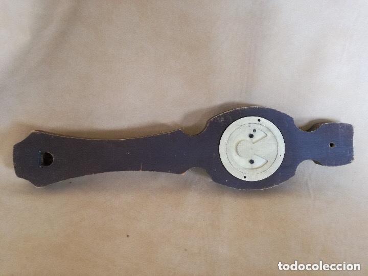 Antig&uuml;edades: Antiguo term&oacute;metro higrometro soporte madera defectos - Foto 8