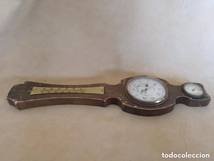 Antig&uuml;edades: Antiguo term&oacute;metro higrometro soporte madera defectos - Foto 9
