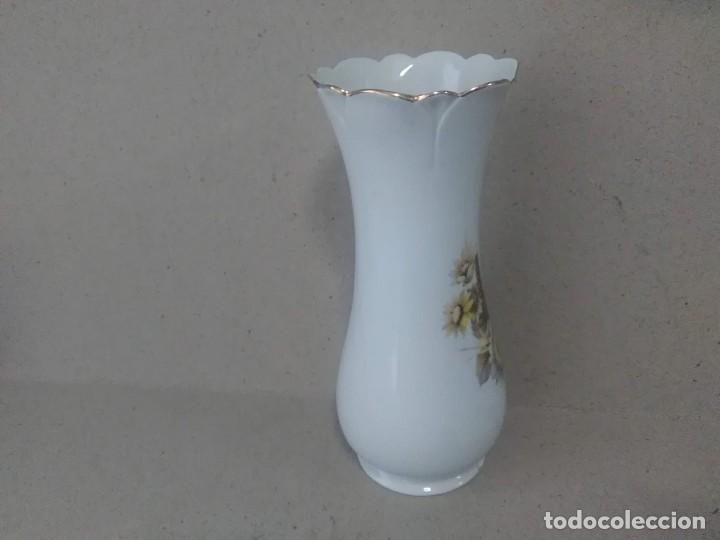 Antig&uuml;edades: Jarr&oacute;n de cristal opalina - Foto 3