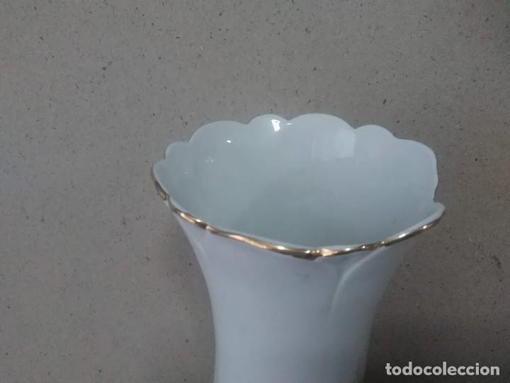 Antig&uuml;edades: Jarr&oacute;n de cristal opalina - Foto 4