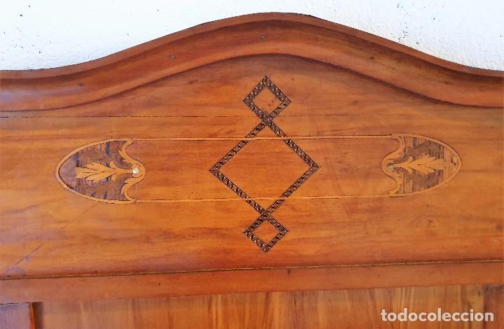 Antig&uuml;edades: ANTIGUA CAMA CON MARQUETERIA - Foto 2