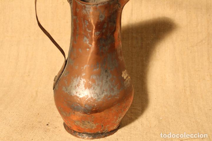 Antig&uuml;edades: jarra de cobre 107 - Foto 2