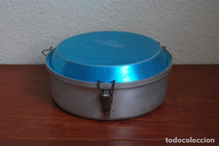 Antiquit&eacute;s: FIAMBRERA DE ALUMINIO - CON TRES PLATOS