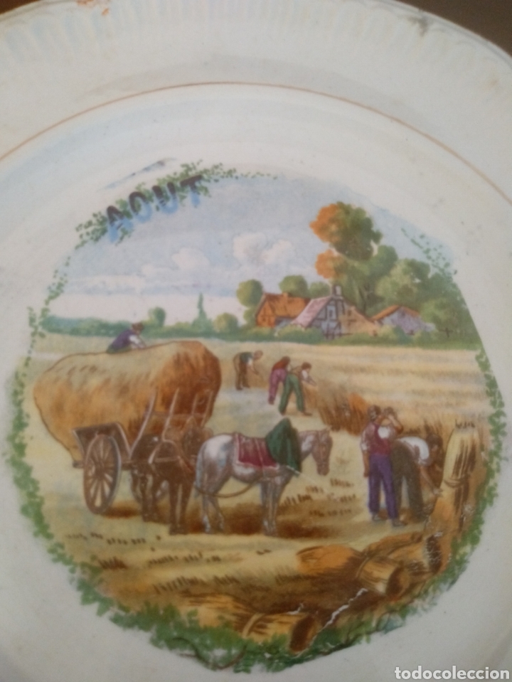 Antig&uuml;edades: Plato mes de Agosto Dinoise - Foto 1