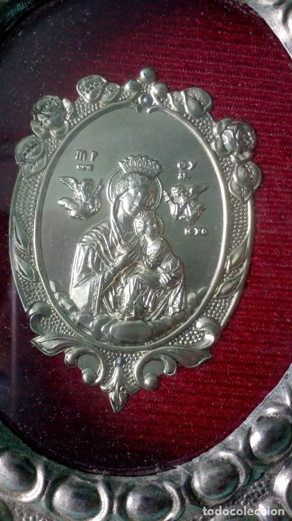 Antig&uuml;edades: ICONO PLATEADO CON &acute;NUESTRA SE&Ntilde;ORA DEL SOCORRO&acute; - Foto 3