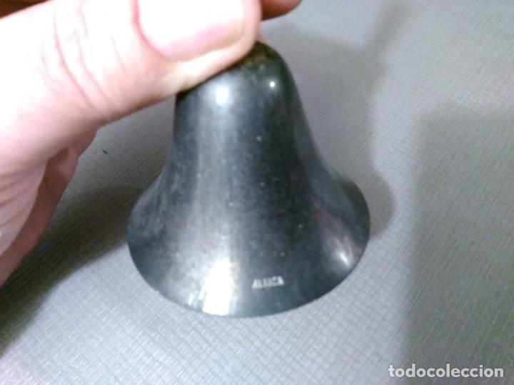 Antig&uuml;edades: Campana de mano de alpaca. - Foto 2