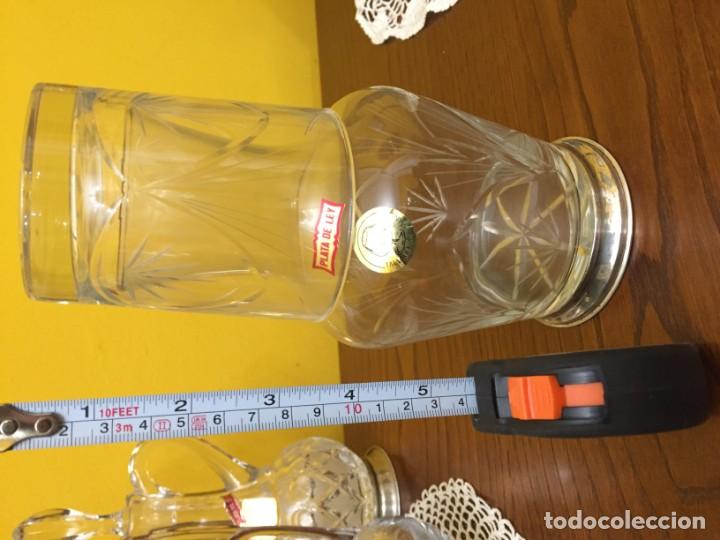 Antig&uuml;edades: jarra-botella con vaso ,cristal y plata - Foto 1