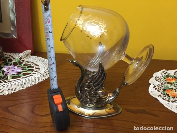 Antig&uuml;edades: Copa con figura mechero - Foto 1