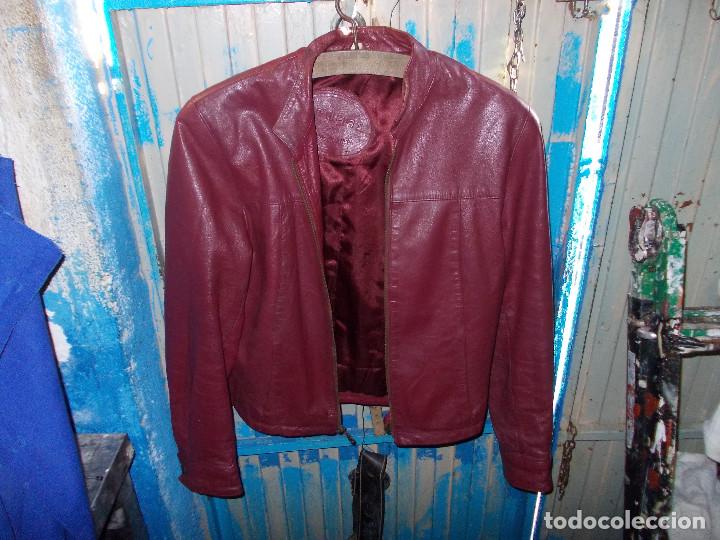 Antig&uuml;edades: cazadora de cuero de chica - Foto 1