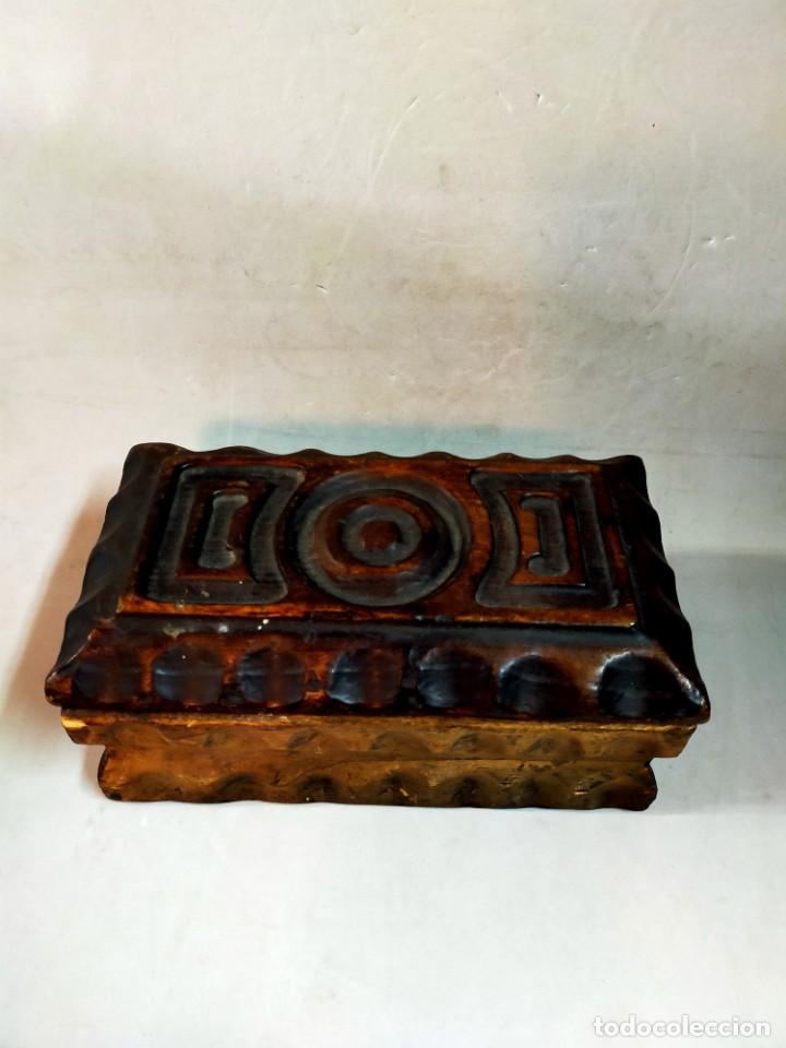 Antig&uuml;edades: CAJA DE MADERA TALLADA - Foto 2