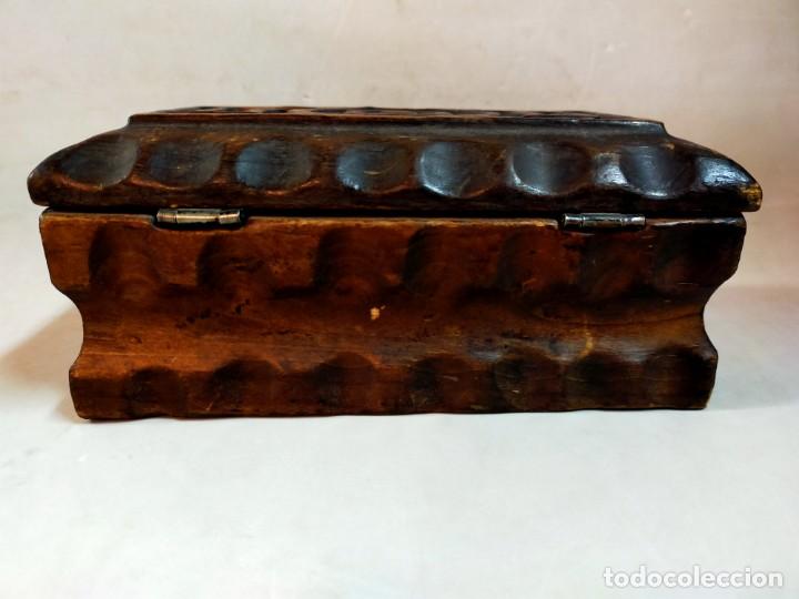 Antig&uuml;edades: CAJA DE MADERA TALLADA - Foto 5