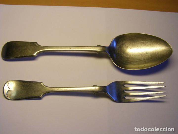 Antig&uuml;edades: Cuchara y tenedor de alpaca inglesa, primera mitad siglo XIX. Ideales recreaci&oacute;n napole&oacute;nica. N&ordm; 2.