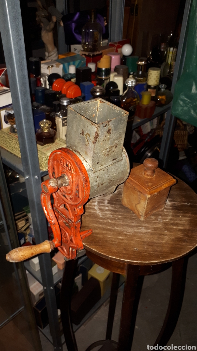 Antig&uuml;edades: Antigua m&aacute;quina moler almendra ELMA COMPLETA - Foto 1