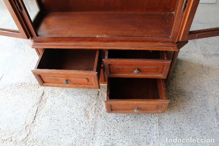 Antig&uuml;edades: armario vitrina en madera - Foto 3