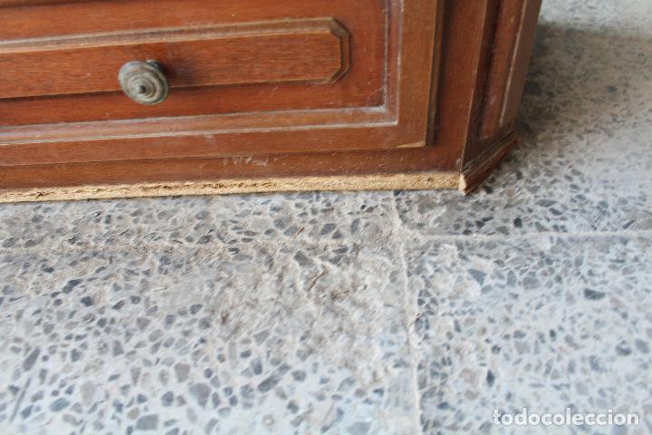 Antig&uuml;edades: armario vitrina en madera - Foto 11