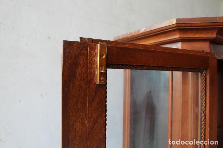Antig&uuml;edades: armario vitrina en madera - Foto 12