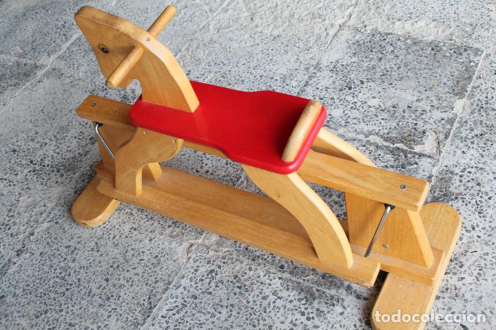 Antig&uuml;edades: caballo de balanceo en madera - Foto 3