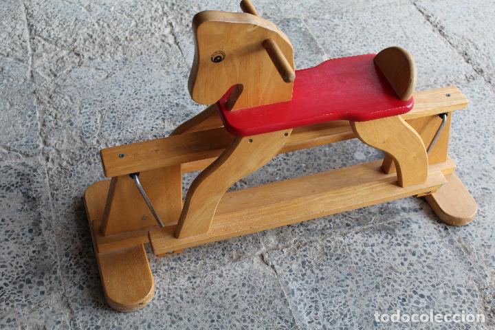 Antig&uuml;edades: caballo de balanceo en madera - Foto 4