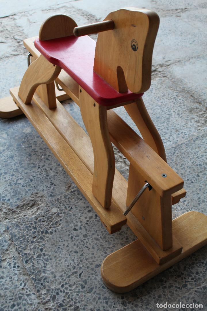 Antig&uuml;edades: caballo de balanceo en madera - Foto 5