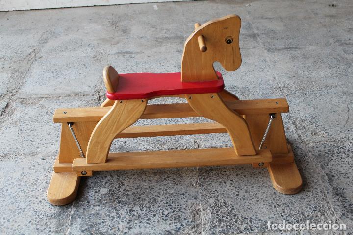 Antig&uuml;edades: caballo de balanceo en madera - Foto 1