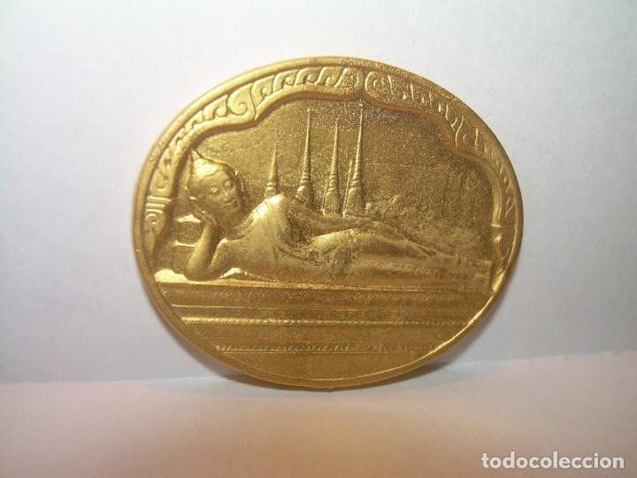 Antig&uuml;edades: MEDALLA DORADA ORIENTAL. - Foto 2