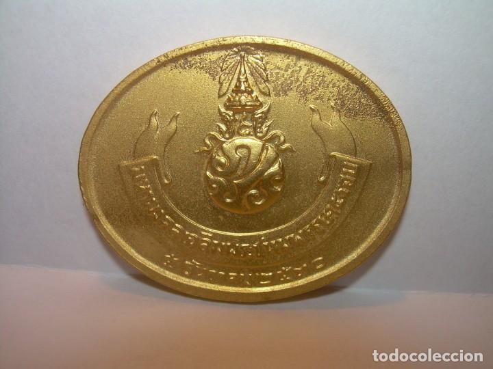 Antig&uuml;edades: MEDALLA DORADA ORIENTAL. - Foto 3