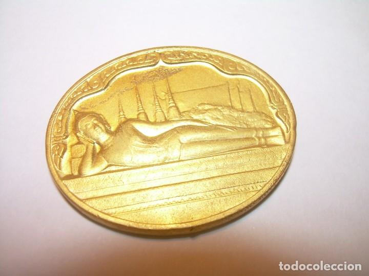 Antig&uuml;edades: MEDALLA DORADA ORIENTAL. - Foto 4