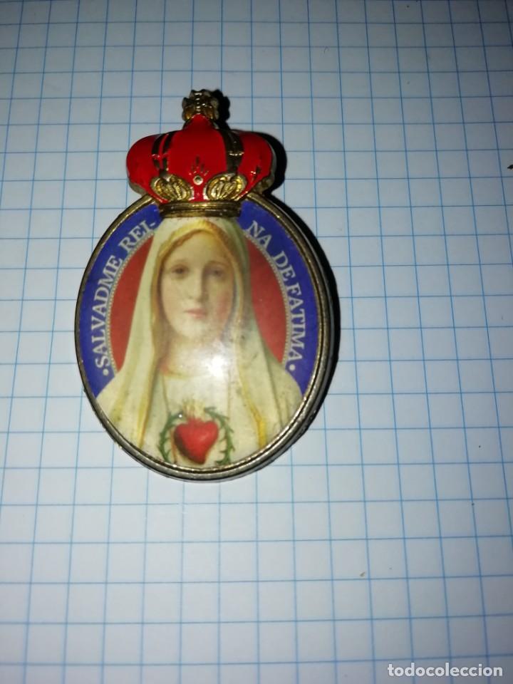 Antig&uuml;edades: Insignia grande esmaltada virgen de F&aacute;tima 4 cms - Foto 2