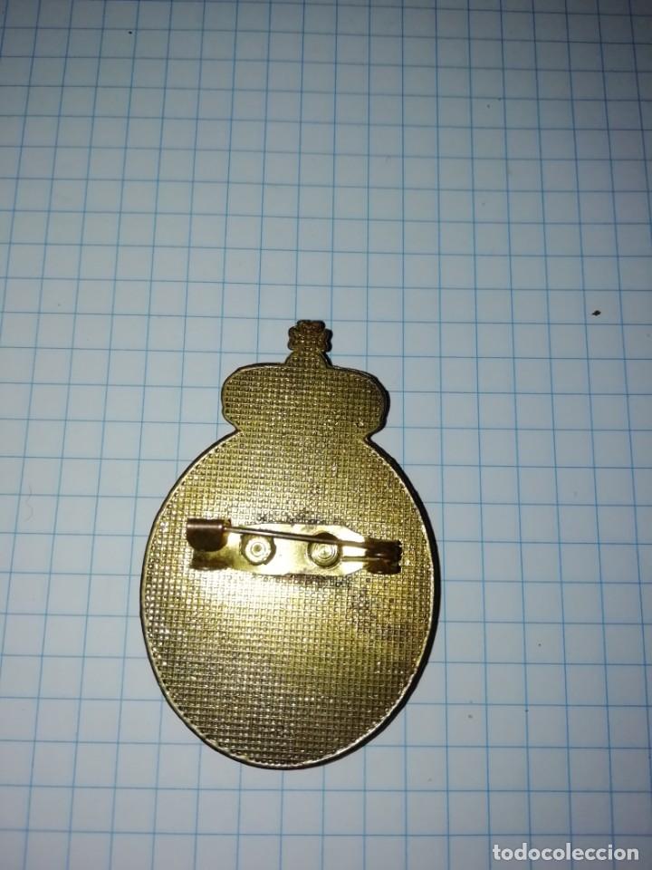 Antig&uuml;edades: Insignia grande esmaltada virgen de F&aacute;tima 4 cms - Foto 3