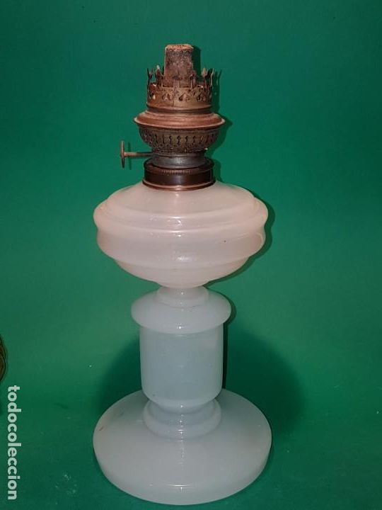 Antig&uuml;edades: ANTIGUO QUINQUE EN OPALINA BLANCO FF.SG.XIX. SOPLADO - Foto 1