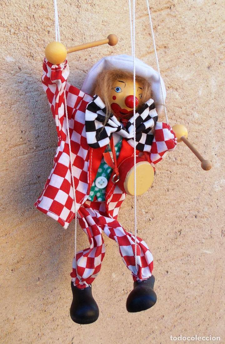 Oggetti Antichi: marioneta de hilos payaso con tambor antigua ,, titere de madera y trapo