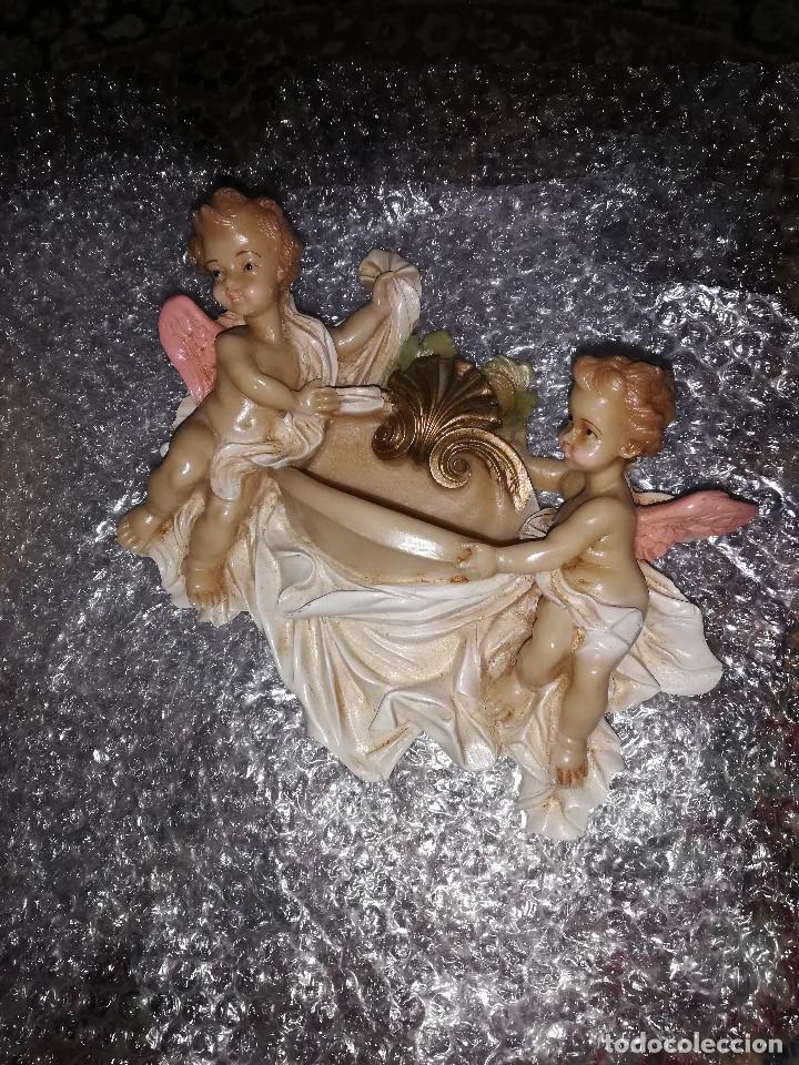 Antig&uuml;edades: Bell&iacute;sima Aguabenditera policromada con dos querubines - Foto 4