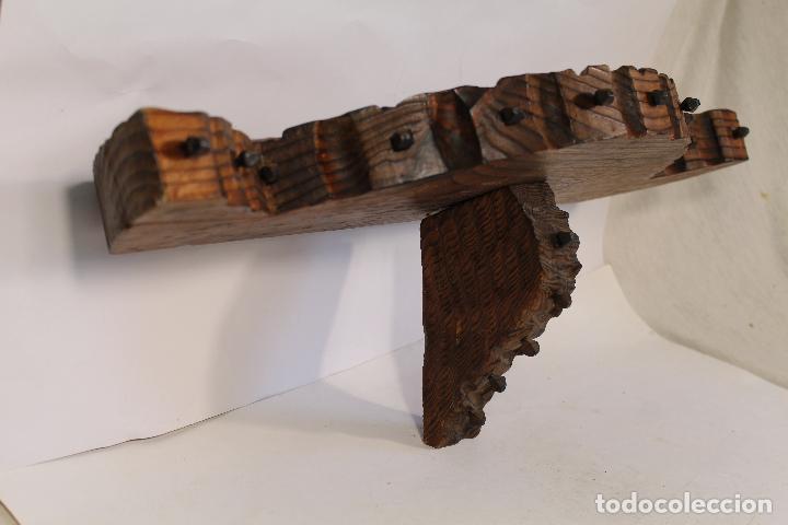 Antig&uuml;edades: repisa de madera castellana - Foto 3