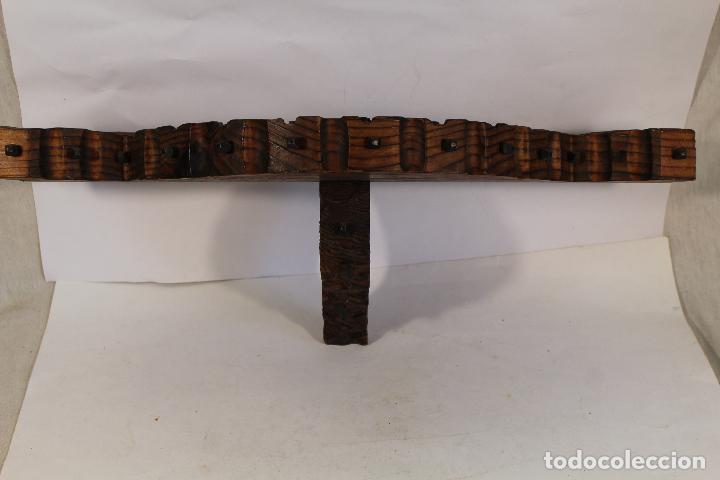 Antig&uuml;edades: repisa de madera castellana - Foto 6