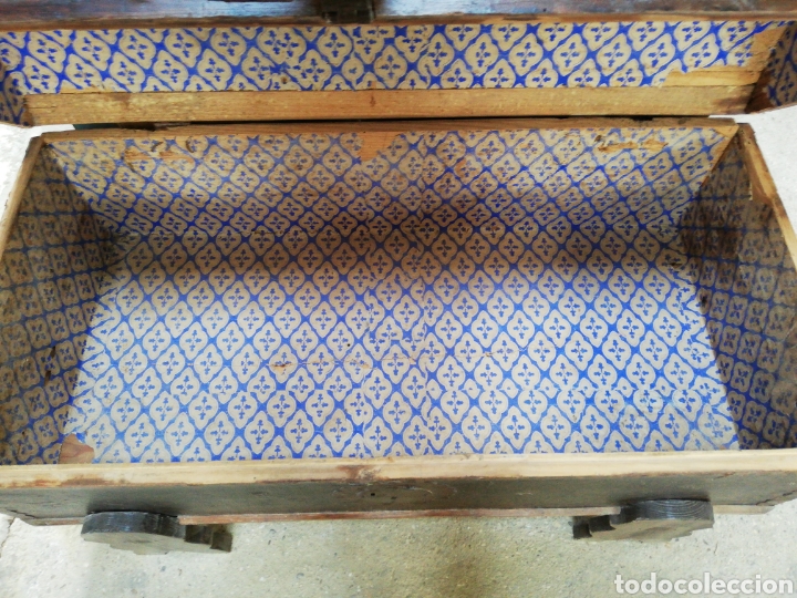 Antig&uuml;edades: Ba&uacute;l restaurado con patas - Foto 6