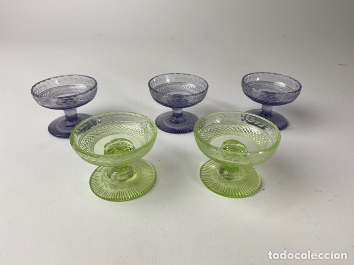 Antig&uuml;edades: CONJUNTO DE 5 COPAS DE CRISTAL TALLADO. - Foto 1