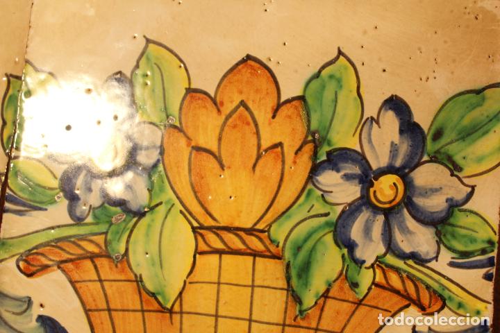 Antig&uuml;edades: Escalon de azulejos de manises - Foto 4