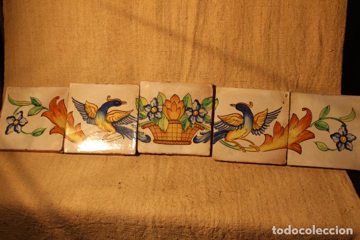 Antig&uuml;edades: Escalon de azulejos de manises - Foto 1