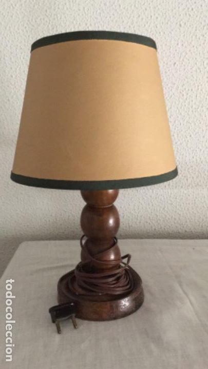 Antig&uuml;edades: ANTIGUA L&Aacute;MPARA DE MESA DE MADERA - Foto 1