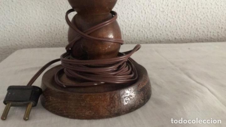 Antig&uuml;edades: ANTIGUA L&Aacute;MPARA DE MESA DE MADERA - Foto 2