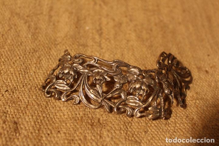 Antig&uuml;edades: decoracion de metal labrada - Foto 2