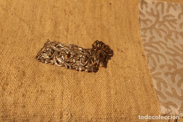 Antig&uuml;edades: decoracion de metal labrada - Foto 3