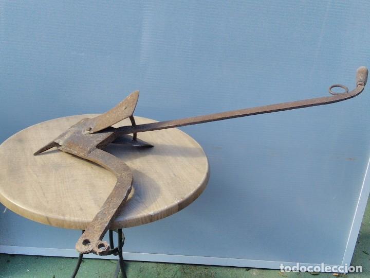 Antig&uuml;edades: Arado de hierro antiguo - Foto 4